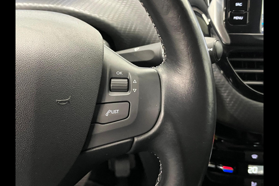 Peugeot 2008 1.2 PureTech Allure Navigatie Apple Carplay Android Auto Parkeersensoren achter Cruise Control Climate Control Lichtmetalen velgen
