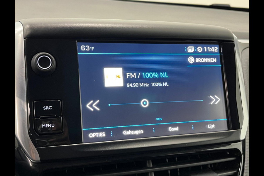 Peugeot 2008 1.2 PureTech Allure Navigatie Apple Carplay Android Auto Parkeersensoren achter Cruise Control Climate Control Lichtmetalen velgen