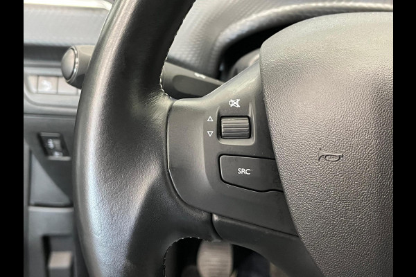 Peugeot 2008 1.2 PureTech Allure Navigatie Apple Carplay Android Auto Parkeersensoren achter Cruise Control Climate Control Lichtmetalen velgen