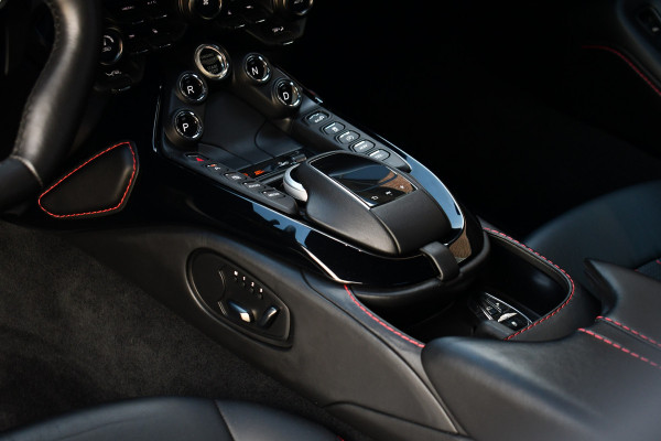 Aston Martin Vantage 4.0 V8 Carbon-ext | Ceramic-brakes | 26dkm