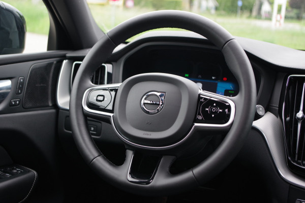 Volvo XC60 2.0 T8 Plug-in Hybrid 456 PK AWD Ultimate Dark, Panoramadak, 360 Camera, Sportstoelen