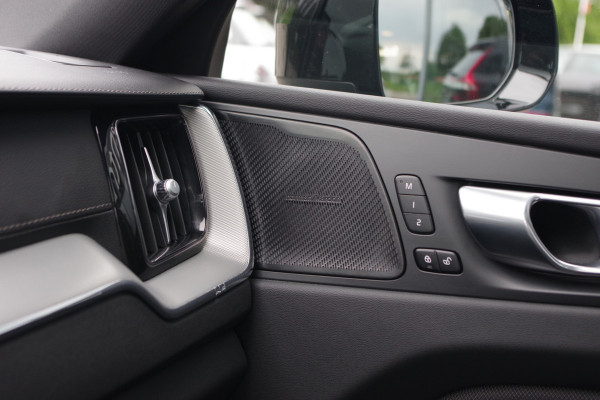 Volvo XC60 2.0 T8 Plug-in Hybrid 456 PK AWD Ultimate Dark, Panoramadak, 360 Camera, Sportstoelen