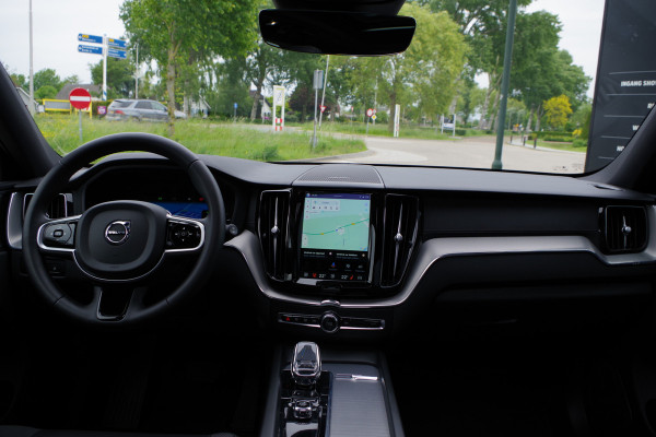 Volvo XC60 2.0 T8 Plug-in Hybrid 456 PK AWD Ultimate Dark, Panoramadak, 360 Camera, Sportstoelen