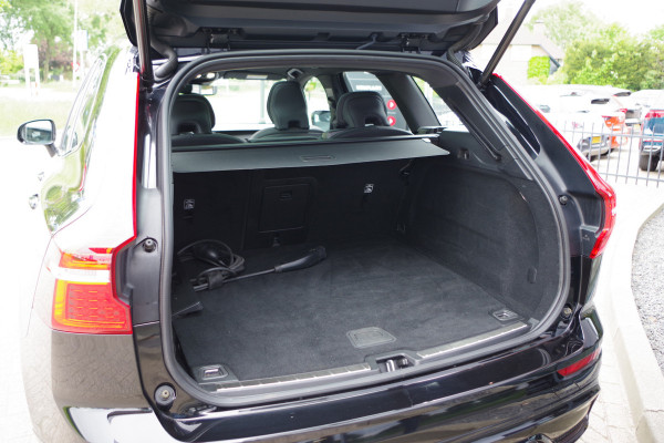 Volvo XC60 2.0 T8 Plug-in Hybrid 456 PK AWD Ultimate Dark, Panoramadak, 360 Camera, Sportstoelen