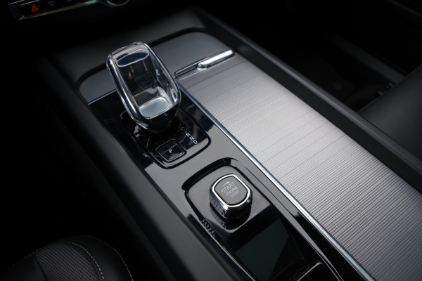 Volvo XC60 2.0 T8 Plug-in Hybrid 456 PK AWD Ultimate Dark, Panoramadak, 360 Camera, Sportstoelen