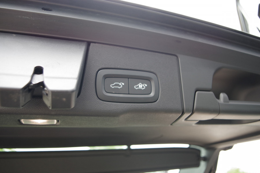 Volvo XC60 2.0 T8 Plug-in Hybrid 456 PK AWD Ultimate Dark, Panoramadak, 360 Camera, Sportstoelen