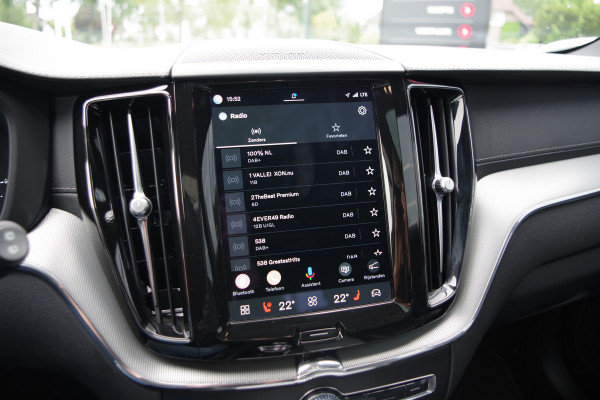 Volvo XC60 2.0 T8 Plug-in Hybrid 456 PK AWD Ultimate Dark, Panoramadak, 360 Camera, Sportstoelen