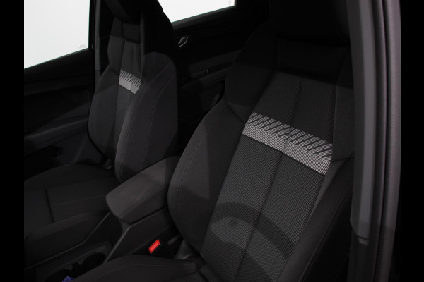 Audi Q4 e-tron 45 Advanced edition 82 kWh Climate control Adaptieve cruise control Parkeersensoren Keyless Verwarmde voorstoelen Lane assist LED Dodehoek assistent Navigatie Apple Carplay/ Android Auto