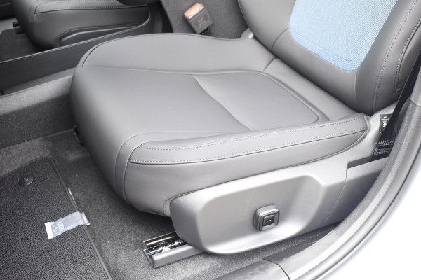 Volvo EX30 Single Motor Extended Range Plus Europa 69 kWh / Adaptive Cruise control / Extra getint glas / Climate Pack / Achteruitrijcamera / Elektrisch verstelbare stoelen / Parkeersensoren V+A