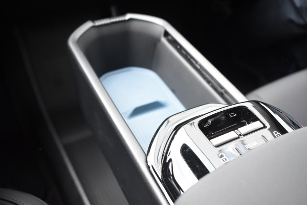 Volvo EX30 Single Motor Extended Range Plus Europa 69 kWh / Adaptive Cruise control / Extra getint glas / Climate Pack / Achteruitrijcamera / Elektrisch verstelbare stoelen / Parkeersensoren V+A