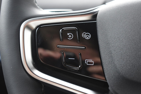 Volvo EX30 Single Motor Extended Range Plus Europa 69 kWh / Adaptive Cruise control / Extra getint glas / Climate Pack / Achteruitrijcamera / Elektrisch verstelbare stoelen / Parkeersensoren V+A