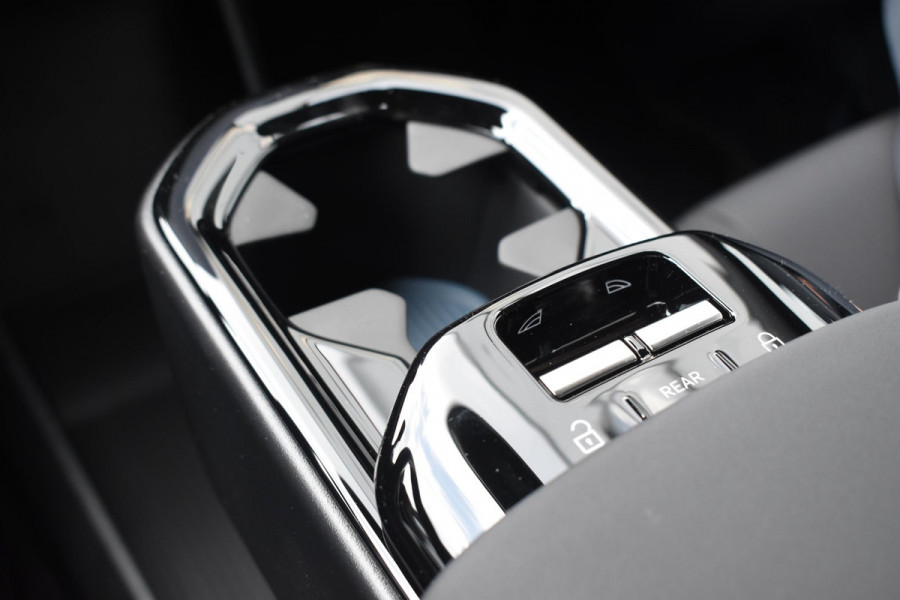 Volvo EX30 Single Motor Extended Range Plus Europa 69 kWh / Adaptive Cruise control / Extra getint glas / Climate Pack / Achteruitrijcamera / Elektrisch verstelbare stoelen / Parkeersensoren V+A
