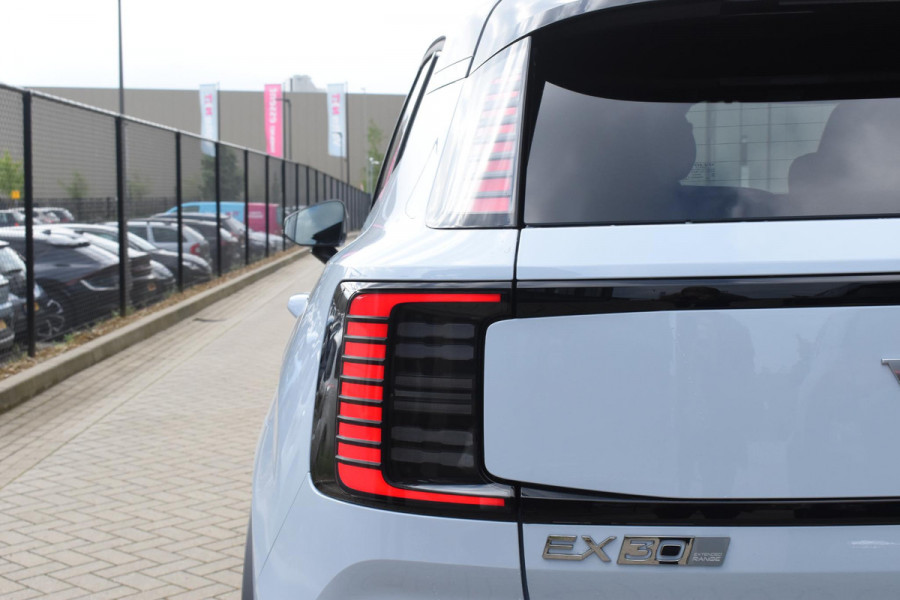 Volvo EX30 Single Motor Extended Range Plus Europa 69 kWh / Adaptive Cruise control / Extra getint glas / Climate Pack / Achteruitrijcamera / Elektrisch verstelbare stoelen / Parkeersensoren V+A