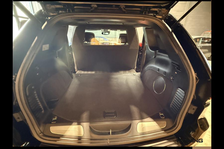 Jeep Grand Cherokee 6.4 V8 SRT8. Grijs Kenteken | Navi | Apple-carplay Trekhaak. LPG. 93000 KM
