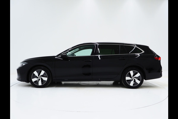 Volkswagen Passat Variant 1.5 eHybrid 204PK | Leder/Alcantara | Massage | Trekhaak | HUD | Camera | Adaptive Cruise | Sfeerlicht | Carplay