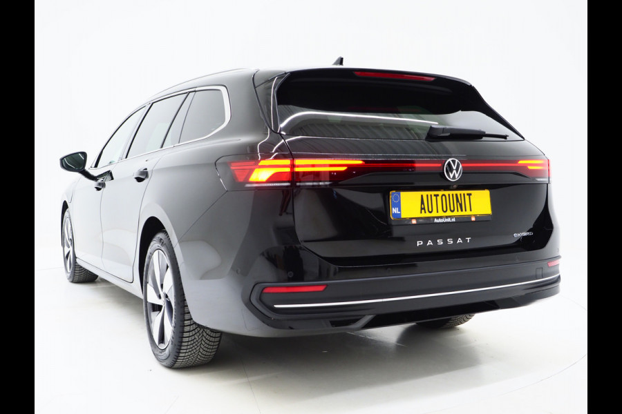 Volkswagen Passat Variant 1.5 eHybrid 204PK | Leder/Alcantara | Massage | Trekhaak | HUD | Camera | Adaptive Cruise | Sfeerlicht | Carplay