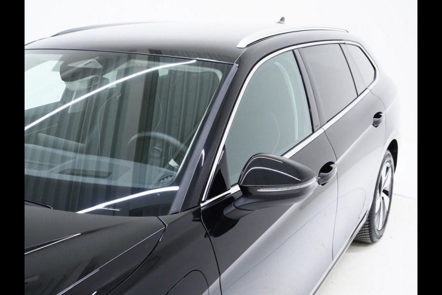 Volkswagen Passat Variant 1.5 eHybrid 204PK | Leder/Alcantara | Massage | Trekhaak | HUD | Camera | Adaptive Cruise | Sfeerlicht | Carplay