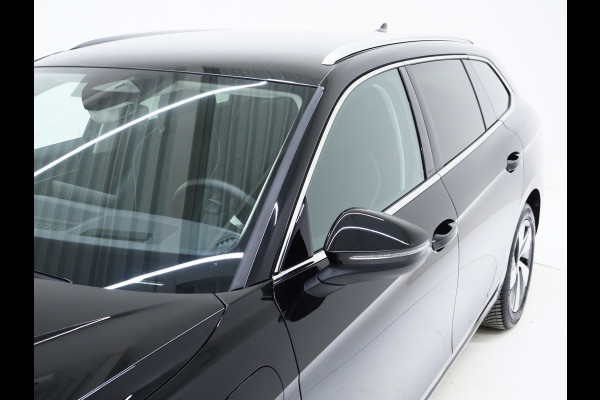 Volkswagen Passat Variant 1.5 eHybrid 204PK | Leder/Alcantara | Massage | Trekhaak | HUD | Camera | Adaptive Cruise | Sfeerlicht | Carplay