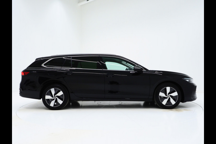 Volkswagen Passat Variant 1.5 eHybrid 204PK | Leder/Alcantara | Massage | Trekhaak | HUD | Camera | Adaptive Cruise | Sfeerlicht | Carplay