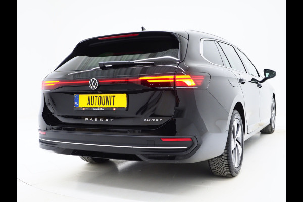 Volkswagen Passat Variant 1.5 eHybrid 204PK | Leder/Alcantara | Massage | Trekhaak | HUD | Camera | Adaptive Cruise | Sfeerlicht | Carplay