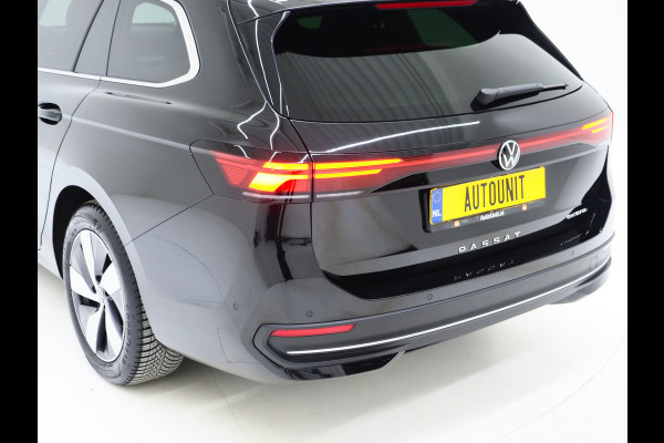 Volkswagen Passat Variant 1.5 eHybrid 204PK | Leder/Alcantara | Massage | Trekhaak | HUD | Camera | Adaptive Cruise | Sfeerlicht | Carplay