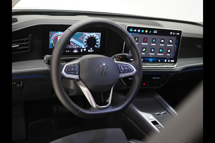 Volkswagen Passat Variant 1.5 eHybrid 204PK | Leder/Alcantara | Massage | Trekhaak | HUD | Camera | Adaptive Cruise | Sfeerlicht | Carplay