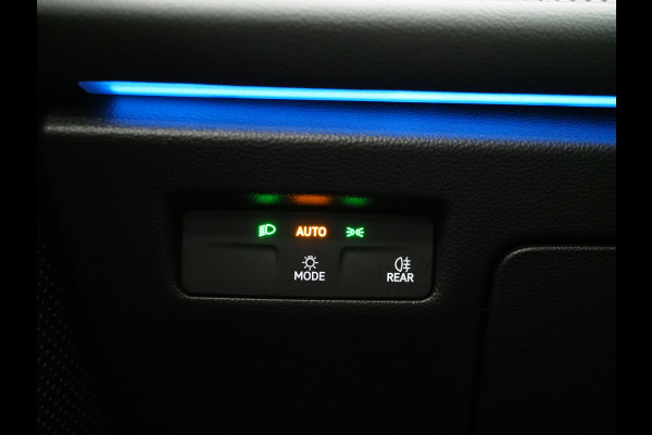 Volkswagen Passat Variant 1.5 eHybrid 204PK | Leder/Alcantara | Massage | Trekhaak | HUD | Camera | Adaptive Cruise | Sfeerlicht | Carplay