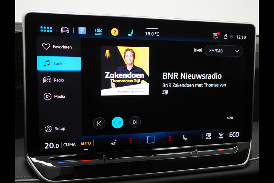 Volkswagen Passat Variant 1.5 eHybrid 204PK | Leder/Alcantara | Massage | Trekhaak | HUD | Camera | Adaptive Cruise | Sfeerlicht | Carplay