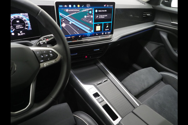 Volkswagen Passat Variant 1.5 eHybrid 204PK | Leder/Alcantara | Massage | Trekhaak | HUD | Camera | Adaptive Cruise | Sfeerlicht | Carplay