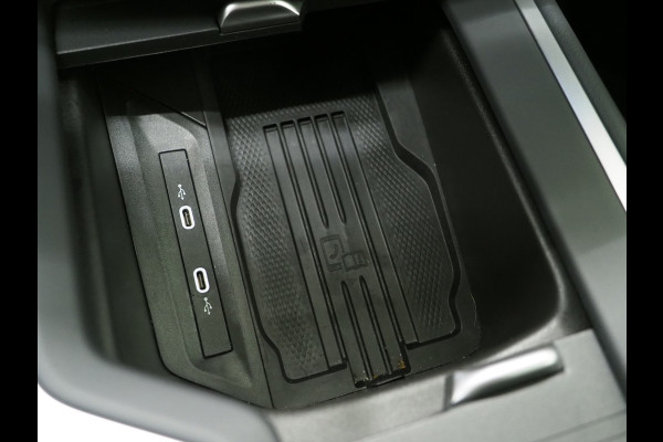 Volkswagen Passat Variant 1.5 eHybrid 204PK | Leder/Alcantara | Massage | Trekhaak | HUD | Camera | Adaptive Cruise | Sfeerlicht | Carplay