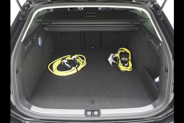 Volkswagen Passat Variant 1.5 eHybrid 204PK | Leder/Alcantara | Massage | Trekhaak | HUD | Camera | Adaptive Cruise | Sfeerlicht | Carplay