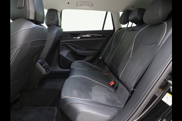 Volkswagen Passat Variant 1.5 eHybrid 204PK | Leder/Alcantara | Massage | Trekhaak | HUD | Camera | Adaptive Cruise | Sfeerlicht | Carplay