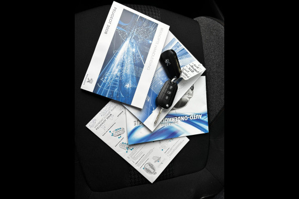 Peugeot 3008 1.2 PureTech Blue Lease Executive CAMERA | PDC | CRUISE | NWE APK