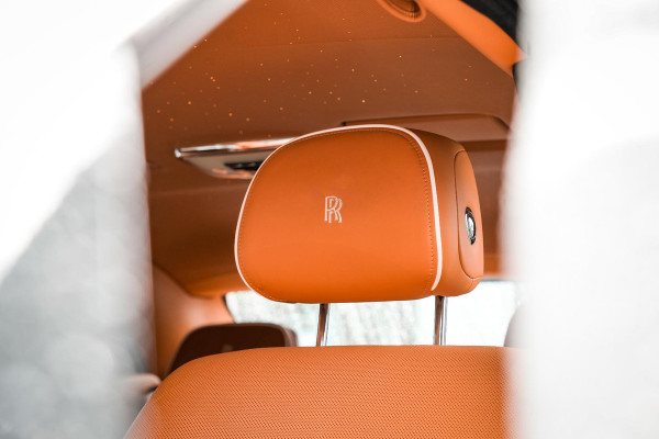 Rolls-Royce Phantom 6.7 V12 Starlight Headliner Rear Theatre Individual Rear Seats 22-Inch Polished Wheels
