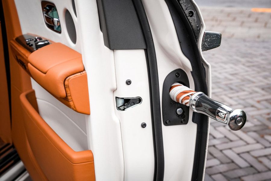 Rolls-Royce Phantom 6.7 V12 Starlight Headliner Rear Theatre Individual Rear Seats 22-Inch Polished Wheels