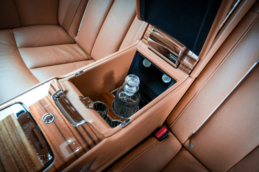 Rolls-Royce Phantom 6.7 V12 Starlight Headliner Rear Theatre Individual Rear Seats 22-Inch Polished Wheels