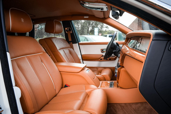 Rolls-Royce Phantom 6.7 V12 Starlight Headliner Rear Theatre Individual Rear Seats 22-Inch Polished Wheels