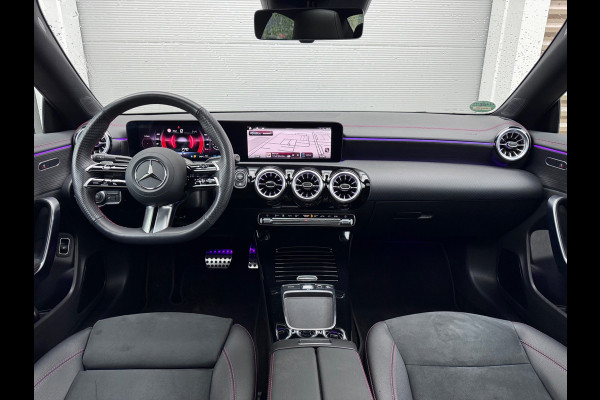 Mercedes-Benz CLA-Klasse 180 AMG Line Pano/360/Sfeer/Dodehoek