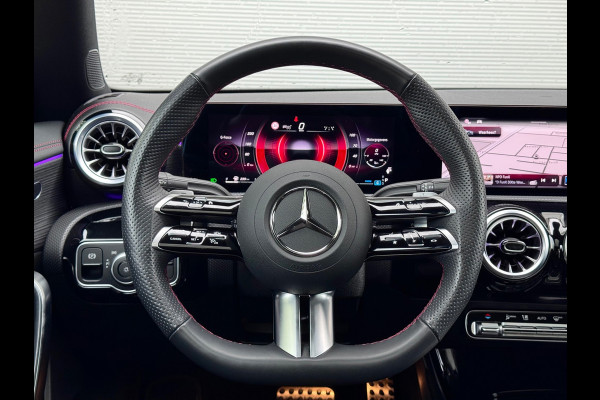 Mercedes-Benz CLA-Klasse 180 AMG Line Pano/360/Sfeer/Dodehoek