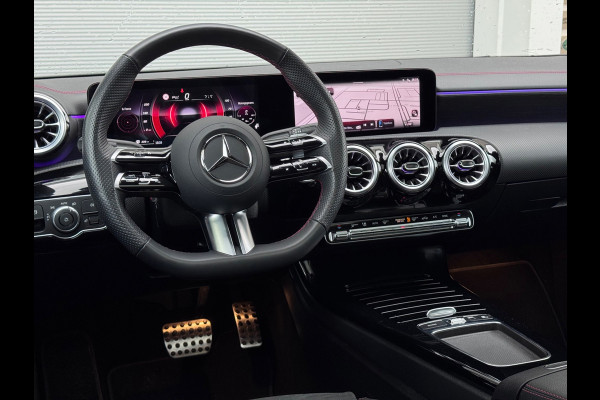 Mercedes-Benz CLA-Klasse 180 AMG Line Pano/360/Sfeer/Dodehoek