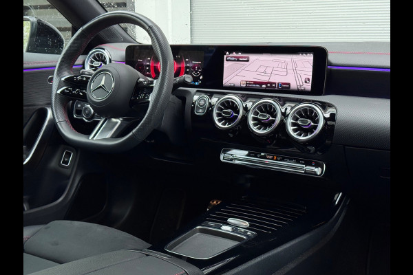 Mercedes-Benz CLA-Klasse 180 AMG Line Pano/360/Sfeer/Dodehoek