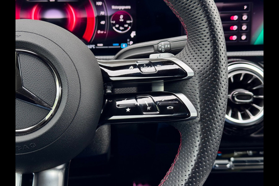 Mercedes-Benz CLA-Klasse 180 AMG Line Pano/360/Sfeer/Dodehoek