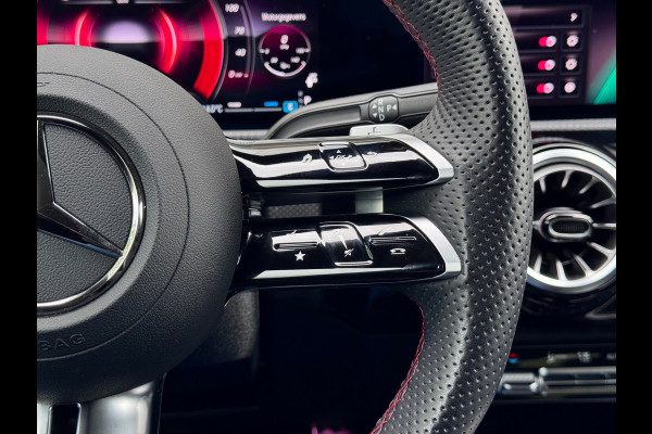 Mercedes-Benz CLA-Klasse 180 AMG Line Pano/360/Sfeer/Dodehoek
