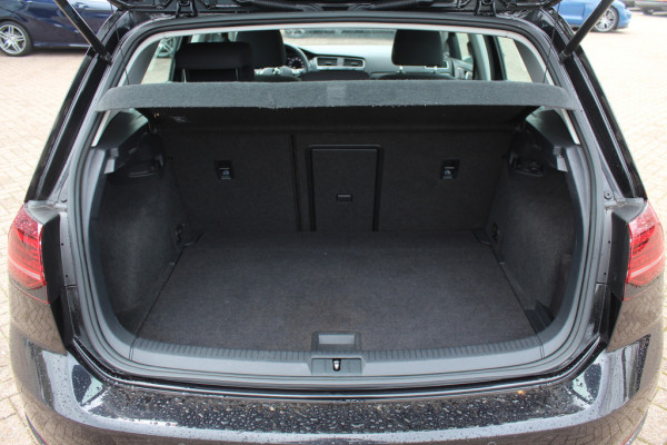 Volkswagen e-Golf e-Golf / SOH 93% / NL Auto! / CarPlay / Parkeerhulp V+A / 16'' / LED / DAB / ACC