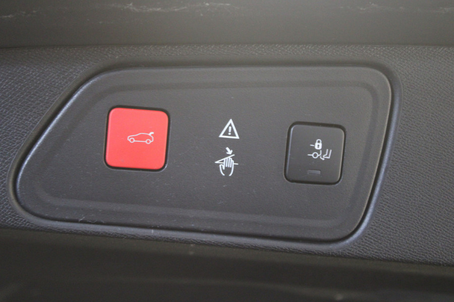 Peugeot 3008 1.2 PureTech Blue Lease Premium Avantage |Pano|Stoelverw.|