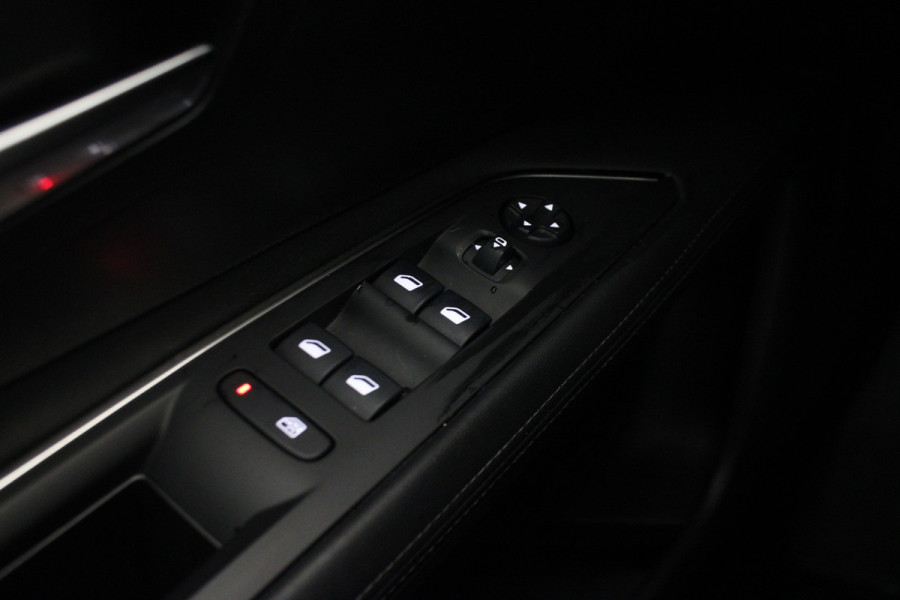Peugeot 3008 1.2 PureTech Blue Lease Premium Avantage |Pano|Stoelverw.|