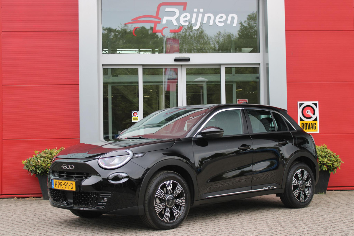 Fiat 600 1.2 Hybrid 110PK AUTOMAAT URBAN | STOEL/VOORRUIT VERWARMING | KEYLESS ENTRY/START | 17" LICHTEMATELN VELGEN | DRAADLOZE TELEFOONLADER | DRAADLOZE APPLE CARPLAY/ANDROID AUTO | NAVIGATIE | DAB+ RADIO | PARKEERSENSOREN VOOR + ACHTER | ACHTERUITRIJ CAMERA | CRUISE CONTROL | LED KOPLAMPEN |