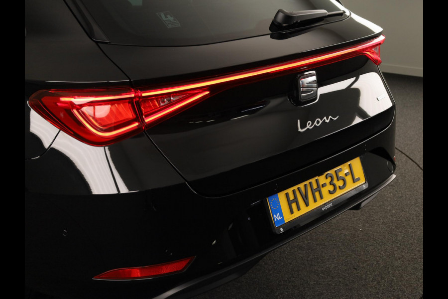 Seat Leon Sportstourer 1.5 TSI e-Hybrid Style Business Intense 204 pk Automaat | Verlengde garantie | Navigatie | Parkeersensoren (Park assist) | Achteruitrijcamera | Adaptieve cruise control |