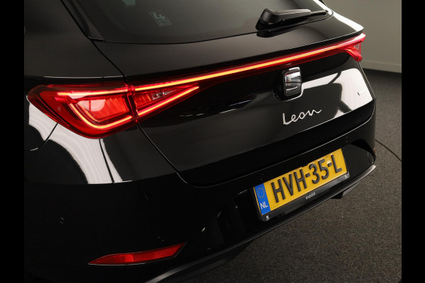 Seat Leon Sportstourer 1.5 TSI e-Hybrid Style Business Intense 204 pk Automaat | Verlengde garantie | Navigatie | Parkeersensoren (Park assist) | Achteruitrijcamera | Adaptieve cruise control |