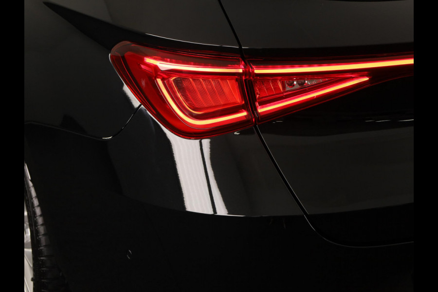 Seat Leon Sportstourer 1.5 TSI e-Hybrid Style Business Intense 204 pk Automaat | Verlengde garantie | Navigatie | Parkeersensoren (Park assist) | Achteruitrijcamera | Adaptieve cruise control |